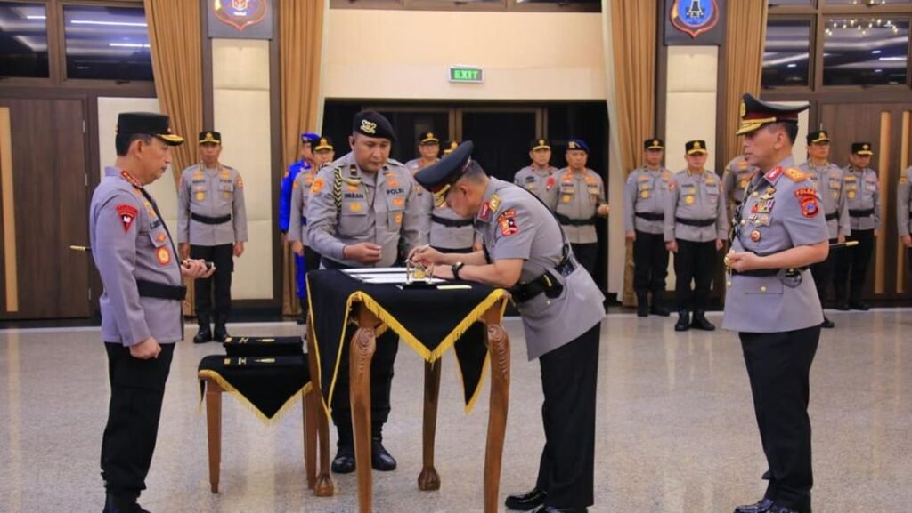 kapolri-pimpin-sertijab-kapolda-lampung-sulsel-1761794855234_169.jpeg