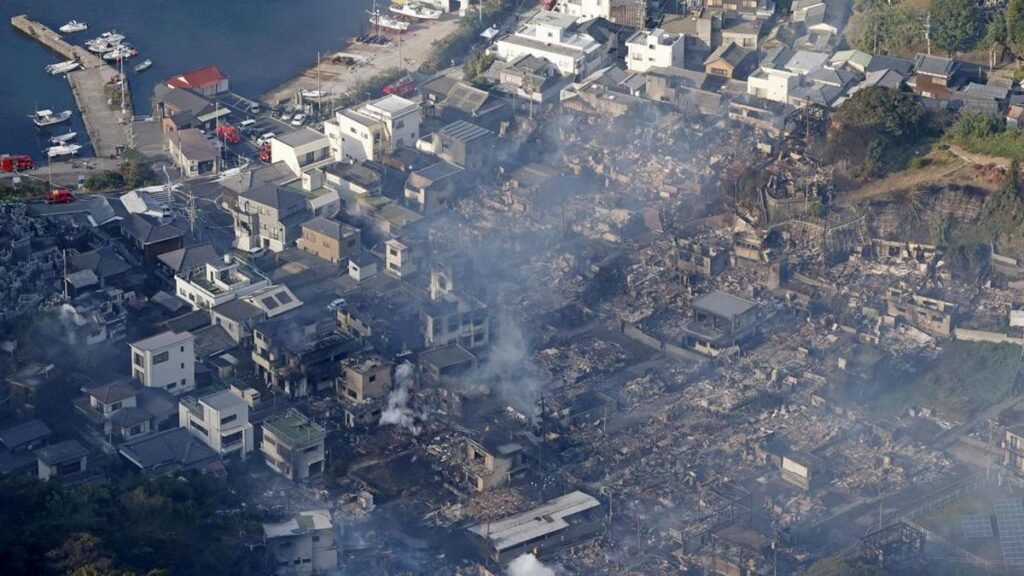 kebakaran-hebat-landa-jepang-170-bangunan-hangus-terbakar-1763536224516_169.jpeg