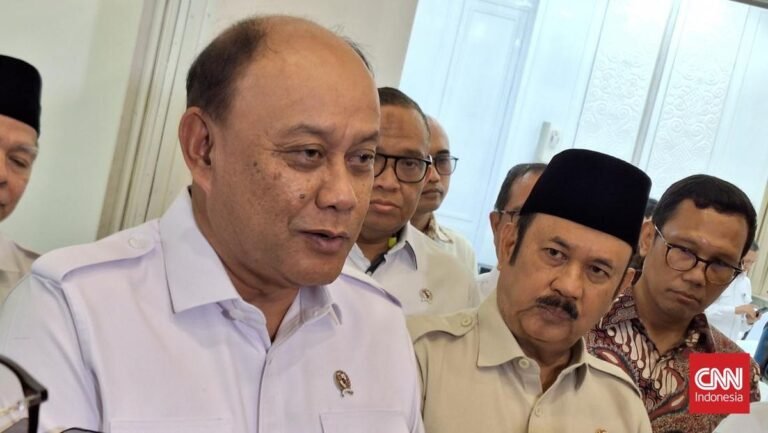 kepala-badan-gizi-nasional-bgn-dadan-hindayana-1757305786015_169.jpeg