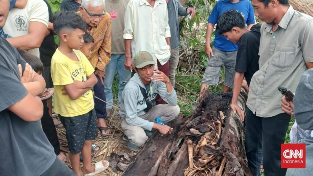 kerangka-manusia-dalam-batang-pohon-aren-di-sergai-dipastikan-milik-m-yudha-1763558678162_169.jpeg