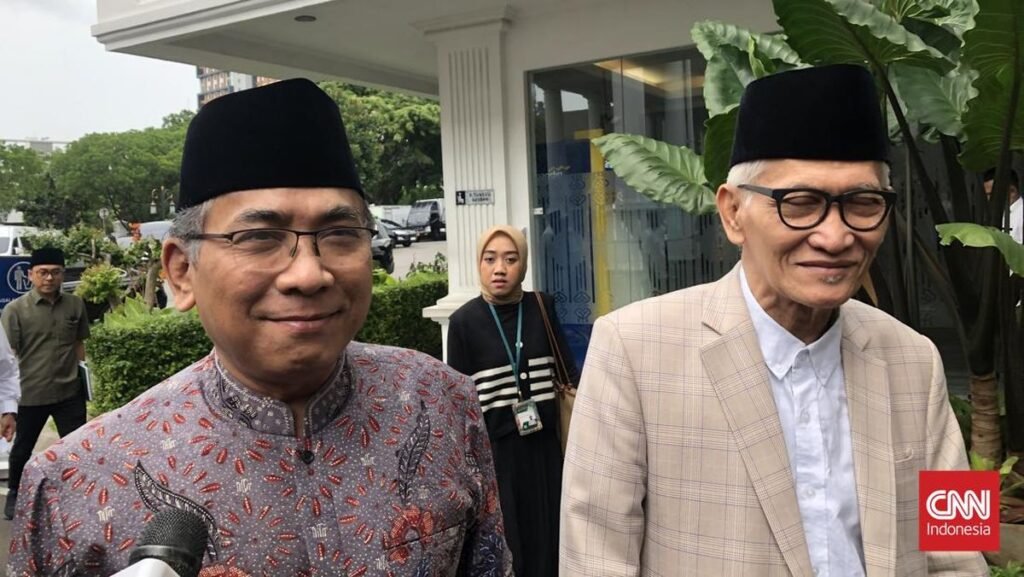 ketum-pbnu-yahya-cholil-staquf-kiri-dan-rais-aam-pbnu-miftachul-akhyar-di-istana-negara_169.jpeg