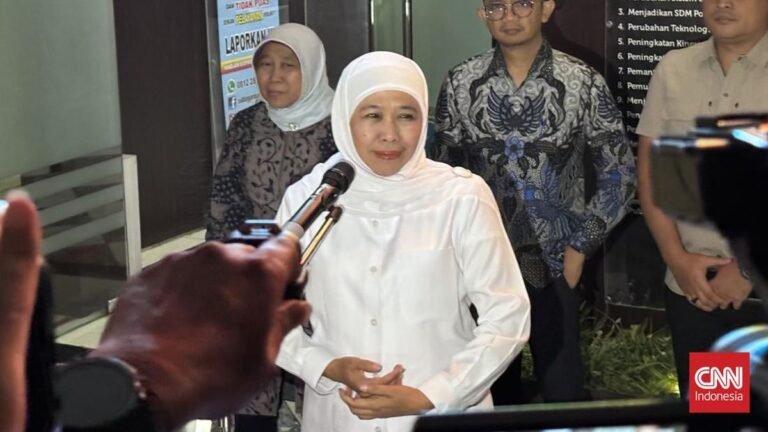 khofifah-diperiksa-kpk-8-jam-soal-korupsi-dana-hibah-jatim-1752149235421_169.jpeg