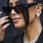 kim-kardashian-bersaksi-dalam-persidangan-pencurian-perhiasan-1747191865989_169.jpeg