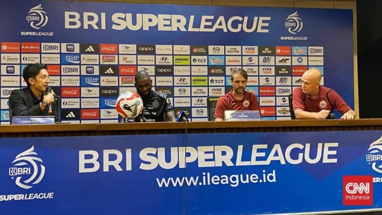 konferensi-pers-persija-vs-psim-1764379058739_169.jpeg