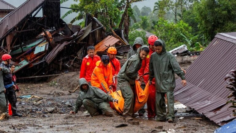 korban-tewas-banjir-di-agam-1764398887713_169.jpeg