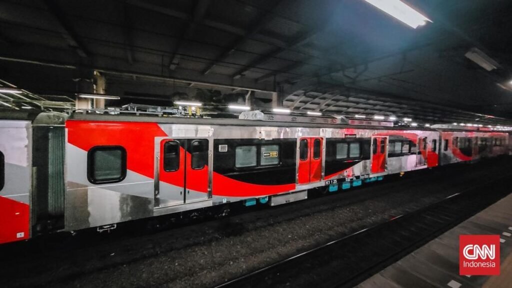 krl-baru-buatan-pt-inka-ini-mulai-dikirim-dari-solo-pada-rabu-dini-hari-1744885492932_169.jpeg