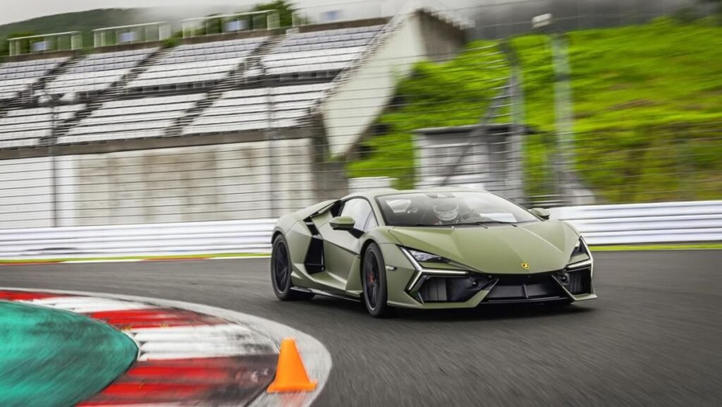 lamborghini-revuelto-1762831042080_169.jpeg