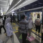 lrt-mrt-brt-gratis-untuk-pekerja-dki-maksimal-bergaji-rp-62-juta-1762505813500_169.jpeg