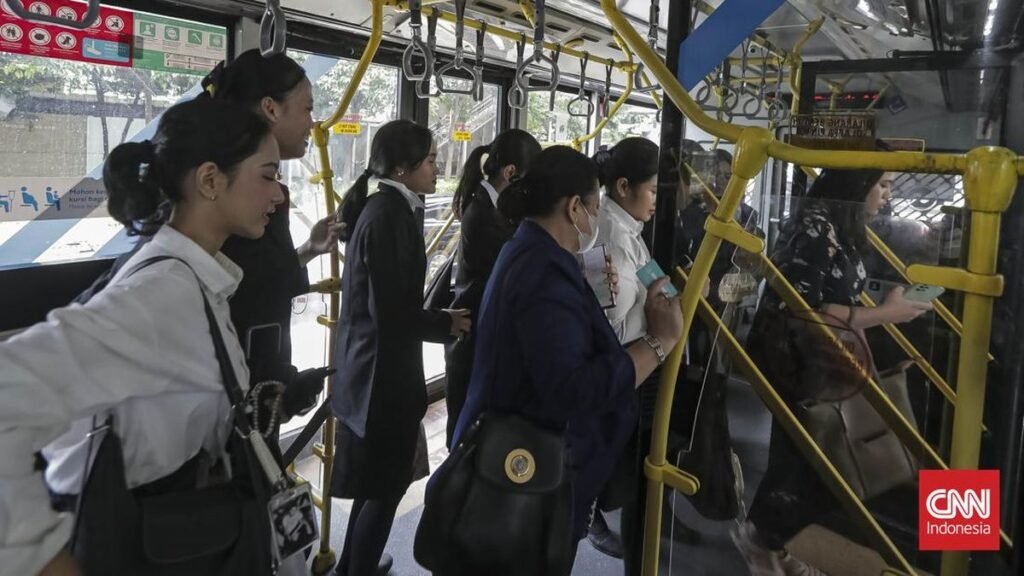 lrt-mrt-brt-gratis-untuk-pekerja-dki-maksimal-bergaji-rp-62-juta-1762505876139_169.jpeg