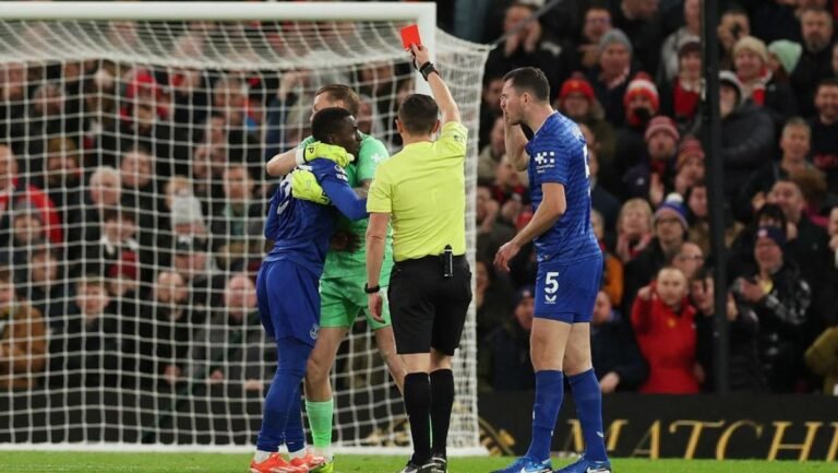manchester-united-vs-everton-1764031011139_169.jpeg