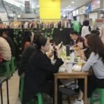 melihat-para-pekerja-kantoran-berburu-makan-siang-1745480855837_169.jpeg