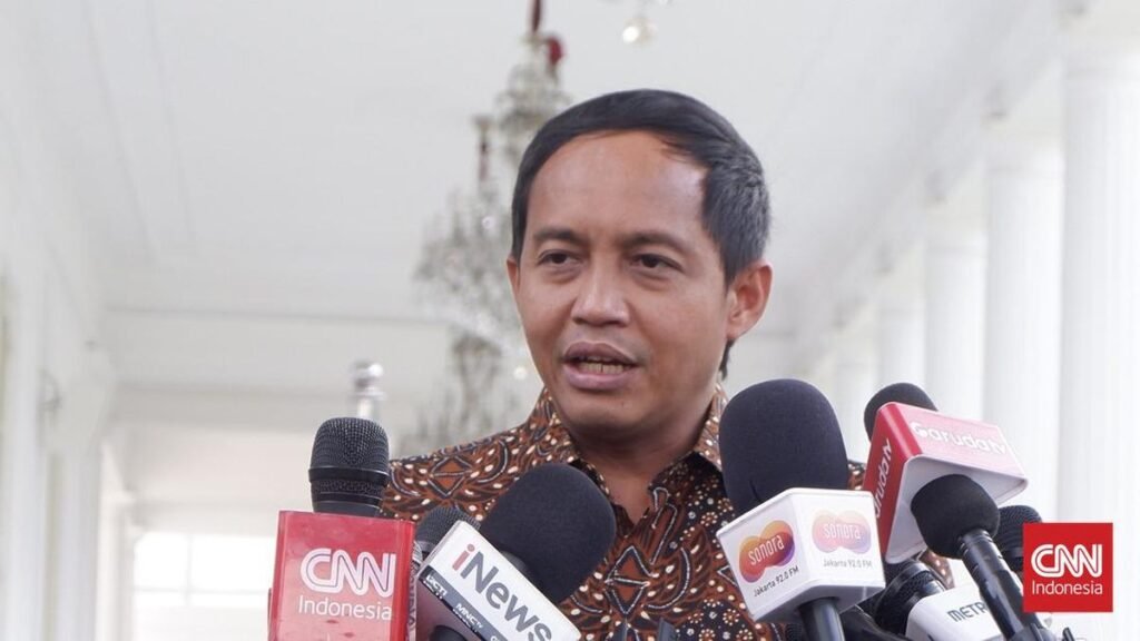 menteri-kehutanan-raja-juli-antoni-3_169.jpeg
