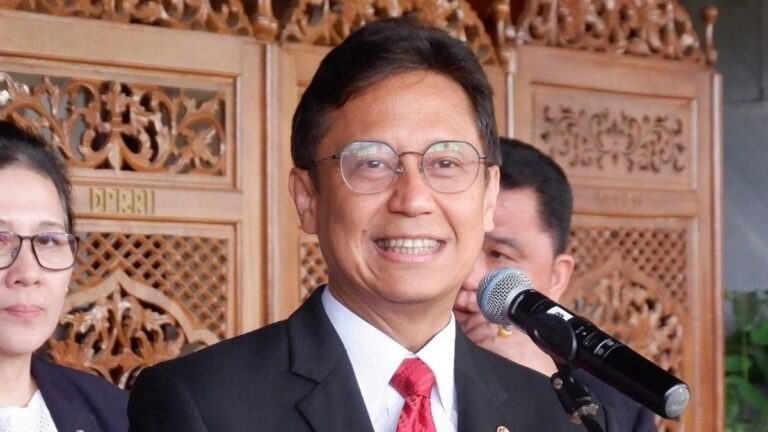 menteri-kesehatan-budi-gunadi-sadikin-2_169.jpeg