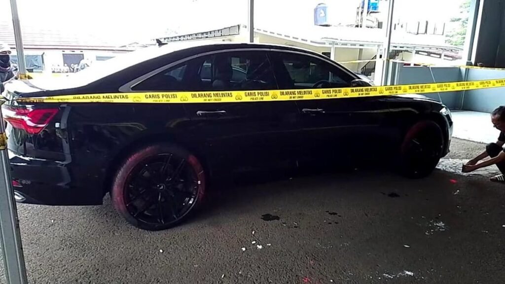mobil-audi-a6-yang-diduga-menabrak-mahasiswi-universitas-suryakancana-selvi-amalia-1_169.jpeg