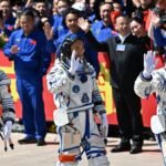 momen-china-kirim-3-astronaut-ke-antariksa-1745555654415_169.jpeg