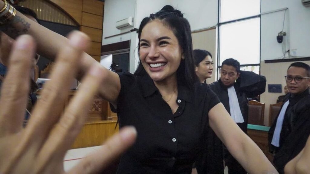 nikita-mirzani-divonis-empat-tahun-penjara-1761647854006_169.jpeg