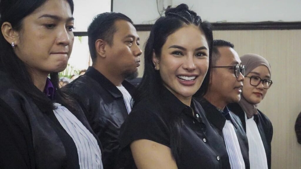 nikita-mirzani-divonis-empat-tahun-penjara-1761647854138_169.jpeg