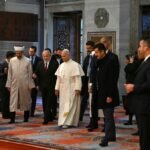 paus-leo-xiv-di-masjid-biru-istanbul-turki-1764401930916_169.jpeg