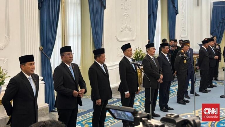 pelantikan-anggota-komite-reformasi-polri-di-istana-kepresidenan-jakarta-1762506536064_169.jpeg