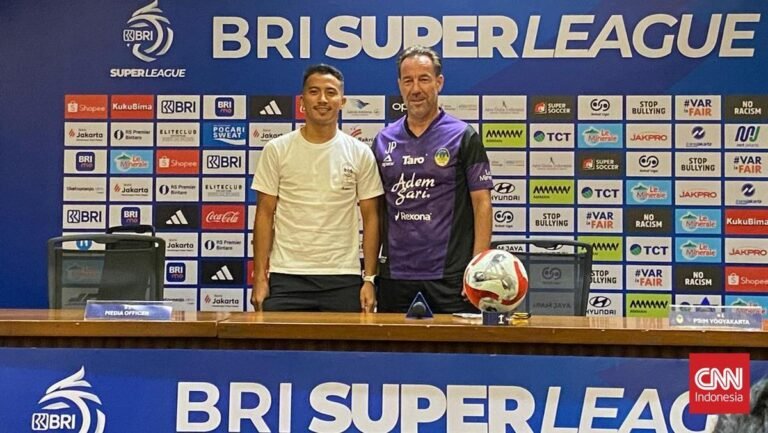 pelatih-psim-yogyakarta-jean-paul-van-gastel-1764246341299_169.jpeg