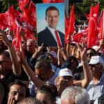 pemimpin-oposisi-turki-bersama-puluhan-ribu-warga-tuntut-erdogan-mundur-1757936905127_169.jpeg
