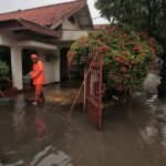 pemukiman-warga-di-pondok-karya-lumpuh-terendam-banjir-1763464437495_169.jpeg