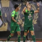 persebaya-surabaya-kalahkan-psbs-biak-1740842423924_169.jpeg