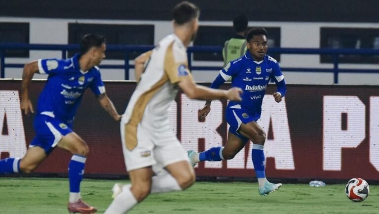 persib-bandung-vs-dewa-united-1763732698150_169.jpeg