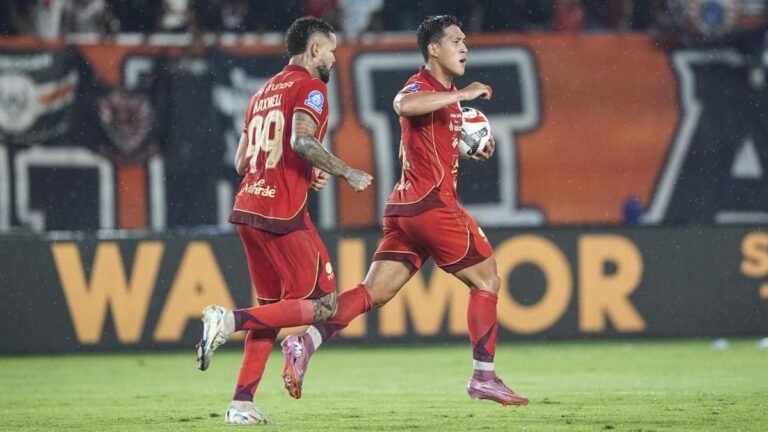 persija-jakarta-menang-atas-persik-kediri-1763699019037_169.jpeg