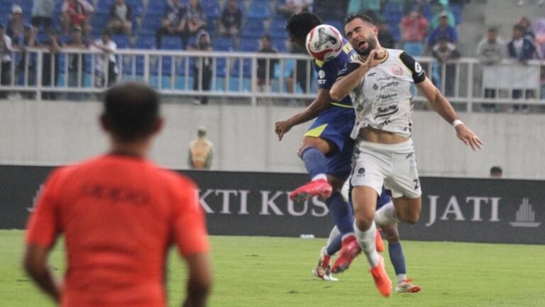 persija-kalahkan-arema-fc-1762611447762_169.jpeg