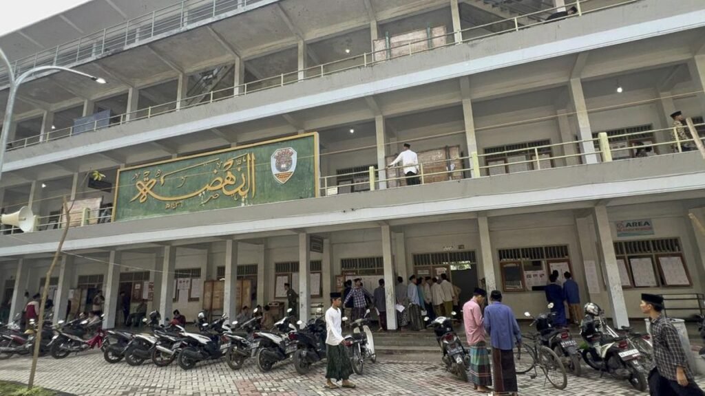 pesantren-lirboyo-1764042832528_169.jpeg