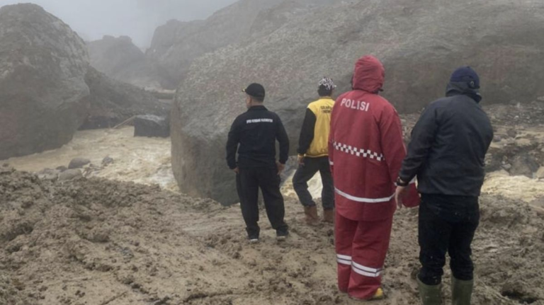 polda-catat-62-tewas-akibat-banjir-dan-longsor-di-sumut-65-orang-hilang-1764300598198_169.png