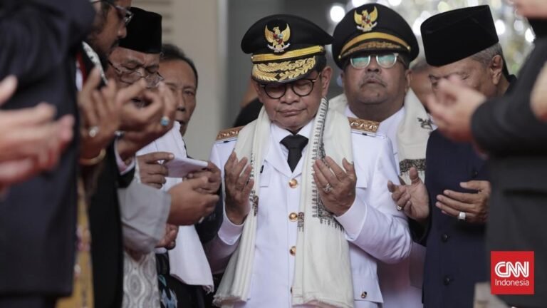 pramono-rano-resmi-jabat-gubernur-dan-wakil-gubernur-jakarta-2025-2030-1740038370101_169.jpeg