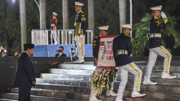 presiden-pimpin-upacara-ziarah-nasional-hari-pahlawan-1762739147748_169.jpeg