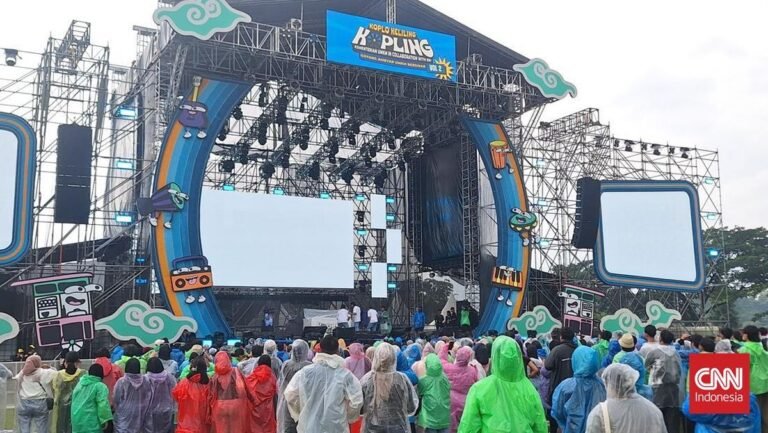 rintik-hujan-bikin-goyang-koplo-di-festival-kopling-cibinong-makin-ambyar-1763805258958_169.jpeg