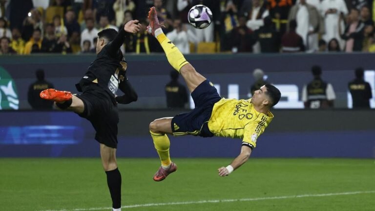 ronaldo-cetak-gol-salto-di-usia-40-1763951130687_169.jpeg