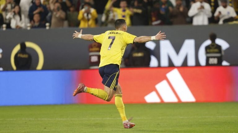 ronaldo-cetak-gol-salto-di-usia-40-1763951533002_169.jpeg