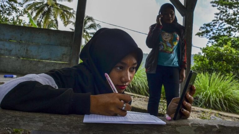 semangat-siswa-belajar-dengan-keterbatasan-internet-3_169.jpeg