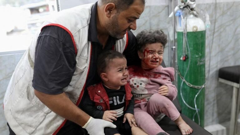serangan-udara-israel-tewaskan-20-orang-di-gaza-1763866003415_169.jpeg
