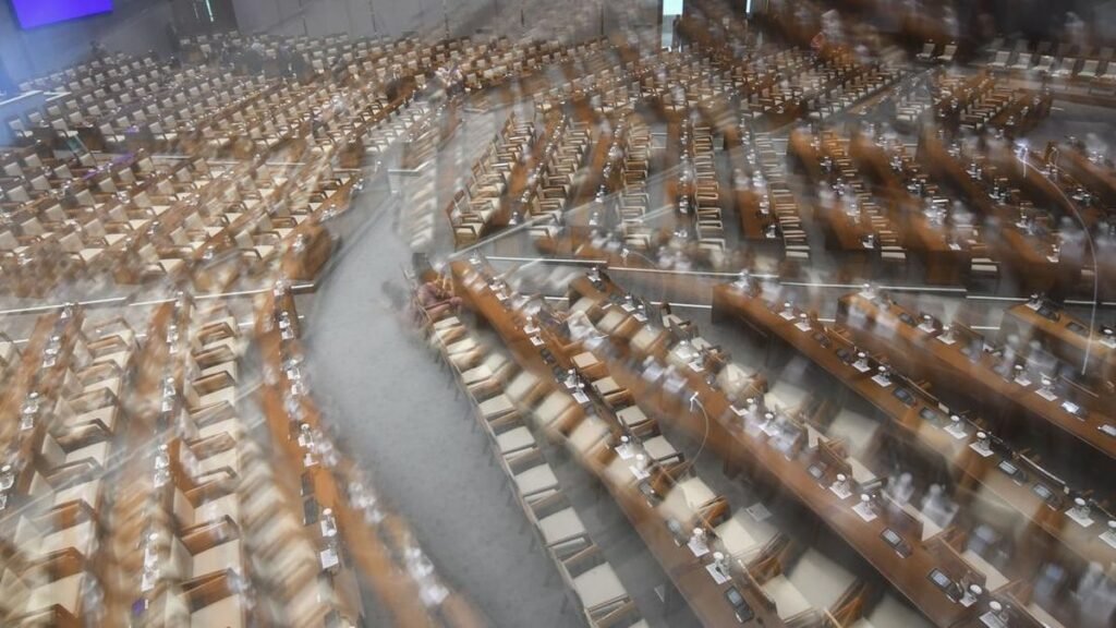 sidang-paripurna-dpr-bahas-ruu-pilkada-ditunda-4_169.jpeg