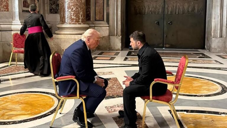 trump-dan-zelensky-bertemu-saat-pemakaman-paus-fransiskus-1745666890549_169.jpeg