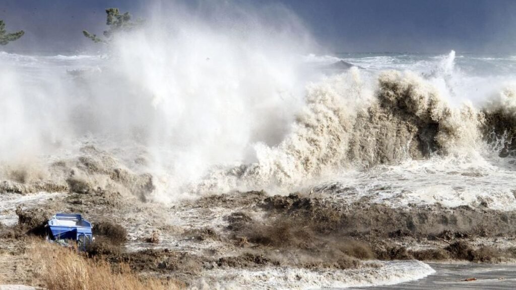 tsunami-jepang-usai-gempa-m-91-pada-2011_169.jpeg