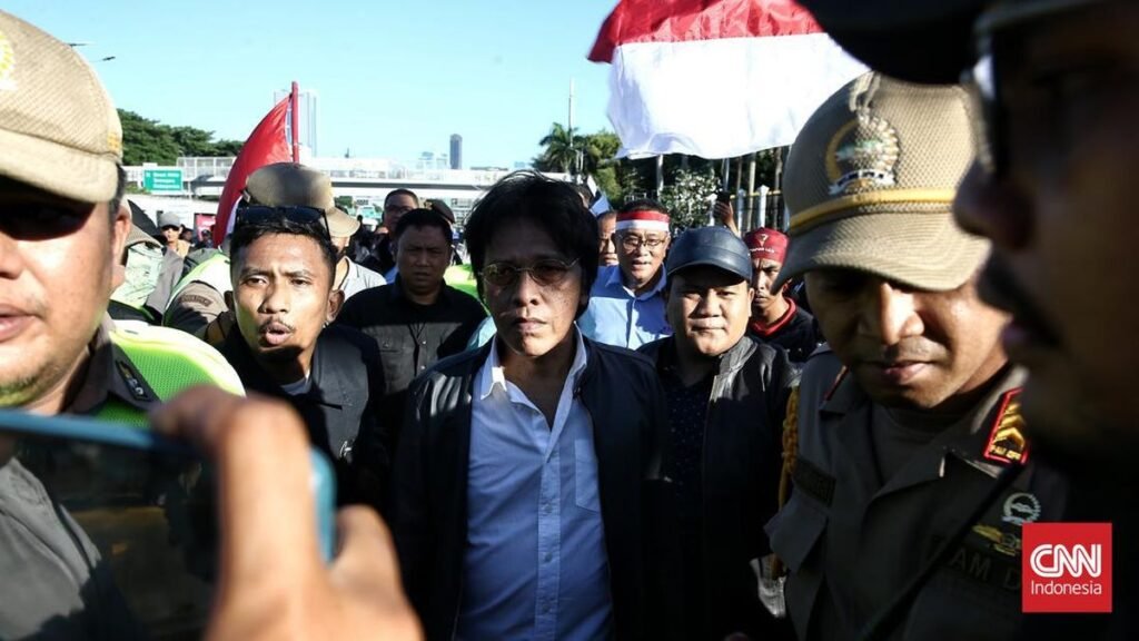 unras-desak-hak-angket-depan-dpr-7_169.jpeg