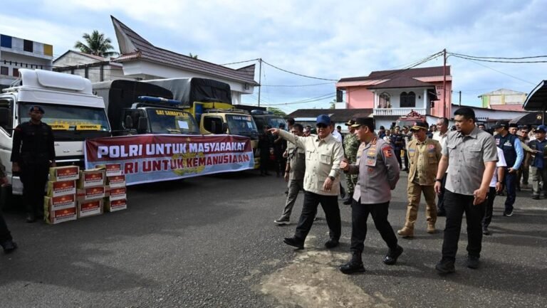 1764784145_kapolri-dampingi-presiden-1764562951672_169.jpeg