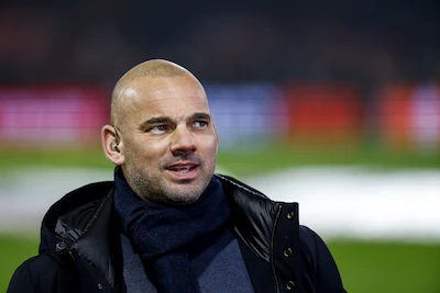 2025-11-27-20-17-51-deventer-wesley-sneijder-tijdens-de-europa-league-wedstrijd-tussen-go-ahead-eagl.webp