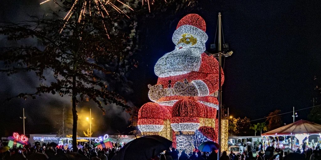 Agueda-papa-noel-mas-grande-mundo-U82610365637lgz-1024x512@diario_abc.jpg