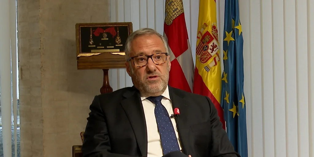 EuropaPress_7188030_entrevista_presidente_cortes_carlos_pollan-U51575841354jFd-1024x512@diario_abc.j.webp