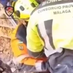 EuropaPress_7191459_bomberos_cpb_rescate_hombre_atrapado_tres_metros_escombros_velez_malaga-U8563133.webp