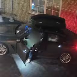 auto-van-volkszanger-wordt-gestolen-met-zijn-kinderen-achterin.jpg