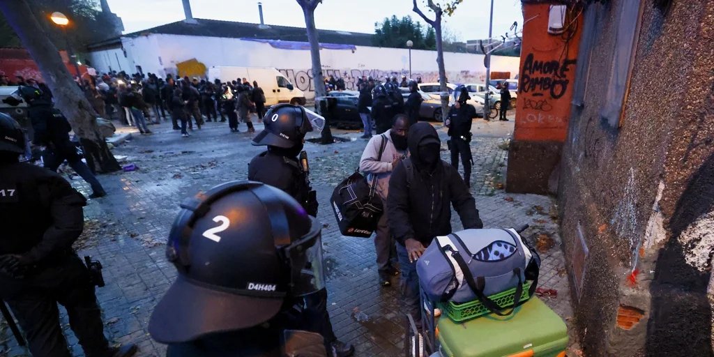 badalona-U77265788160oaZ-1024x512@diario_abc.jpg